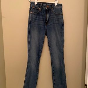 Jcrew women’s slim straight denim jeans in size 27. Classic hem.